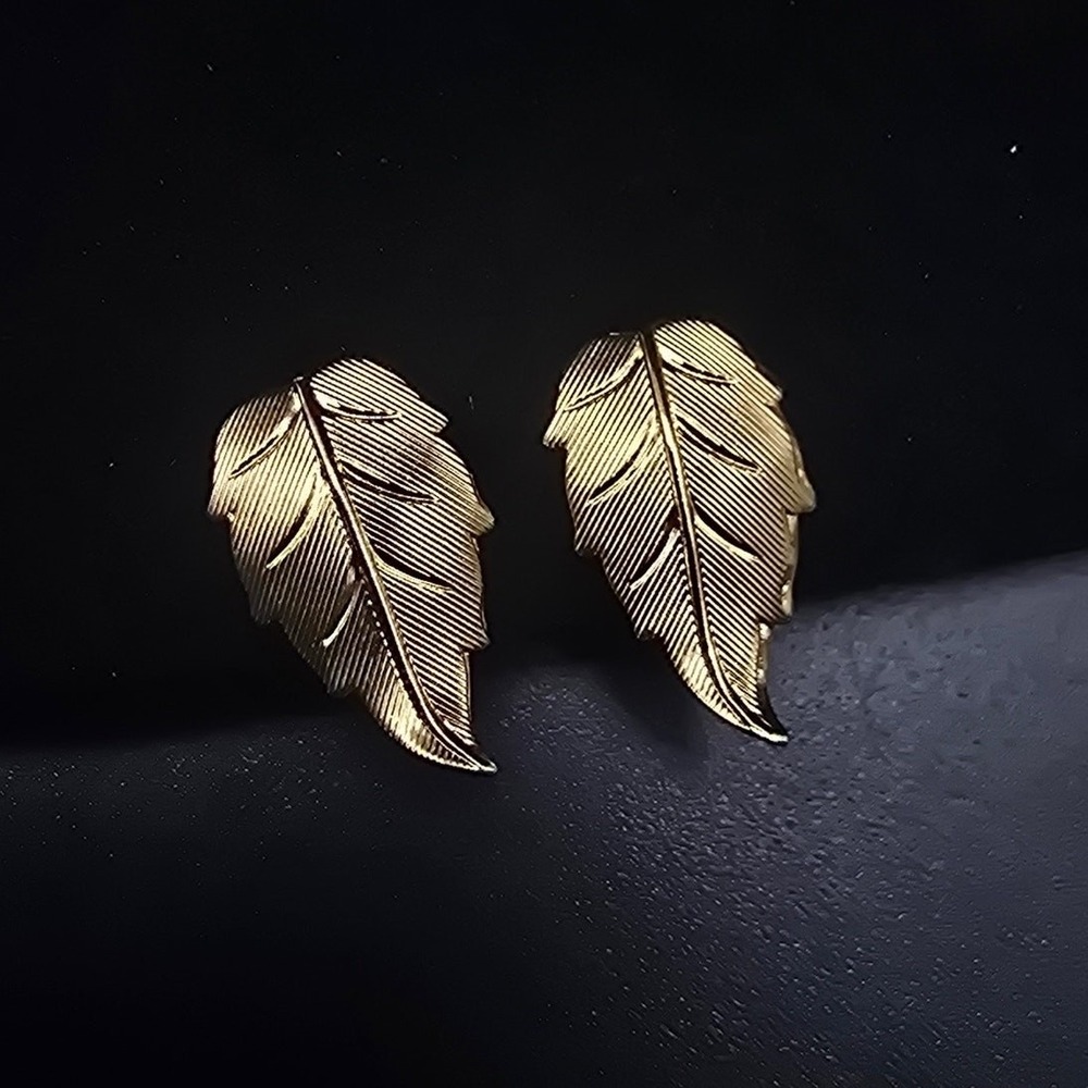 Gold Tone Leaf Clip On Earrings Vintage Fall Autumn Jewelry